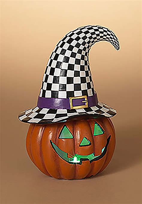 Ljght up pompkin with witch hat